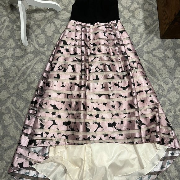 JS COLLECTIONS SHADOW GOWN - Picture 9 of 11